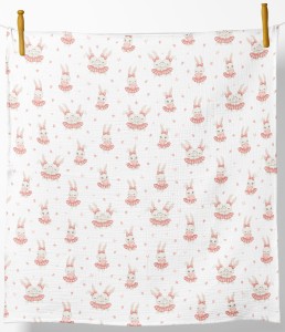 PIELUCHA MUŚLINOWA DOUBLE GAUZE 120x120cm: KRÓLICZKI W SPÓDNICZKACH